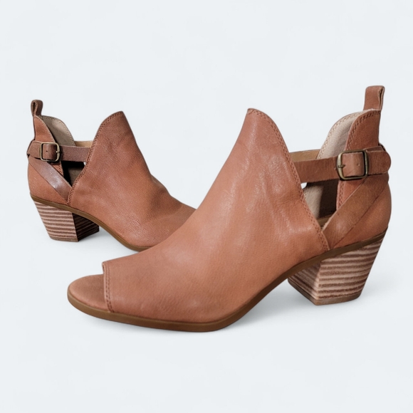 Lucky Brand Banu Women's Tan Ankle Boots Size 7.5 Side Cutouts - Picture 1 of 16